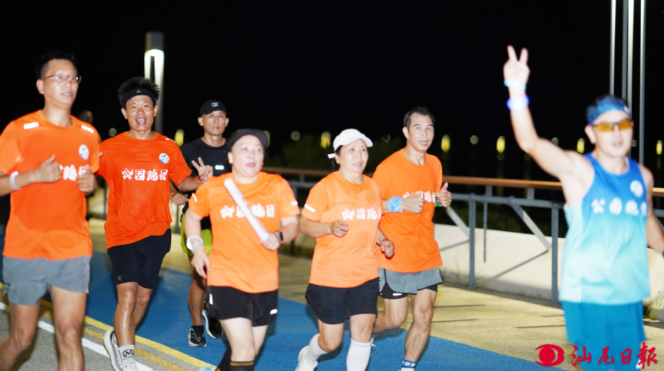 团区委, 走下舞台, 赏品清湖夜