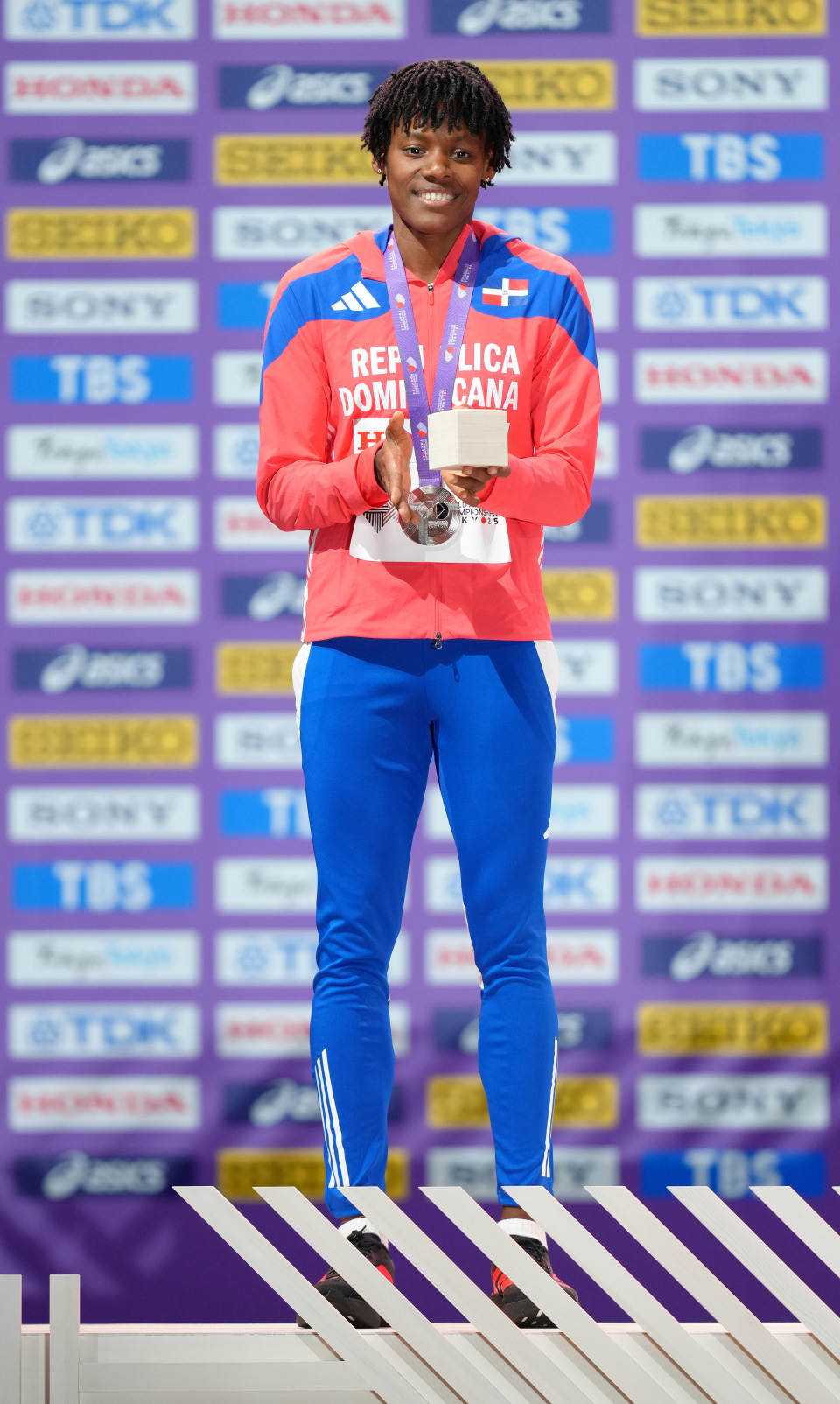 亚军多米尼 亚军多米尼